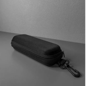 Футляр для очков с карабином