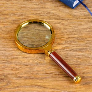 Лупа классическая в золотой оправе 4х, d=7 см