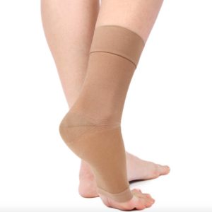 Бандаж на голеностоп компрессионный бежевый AS-E06, 2 класс
