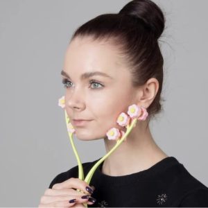 Массажер пластиковый для лица "Букет" 12 роликов, 22.5*6,5*3,5 см